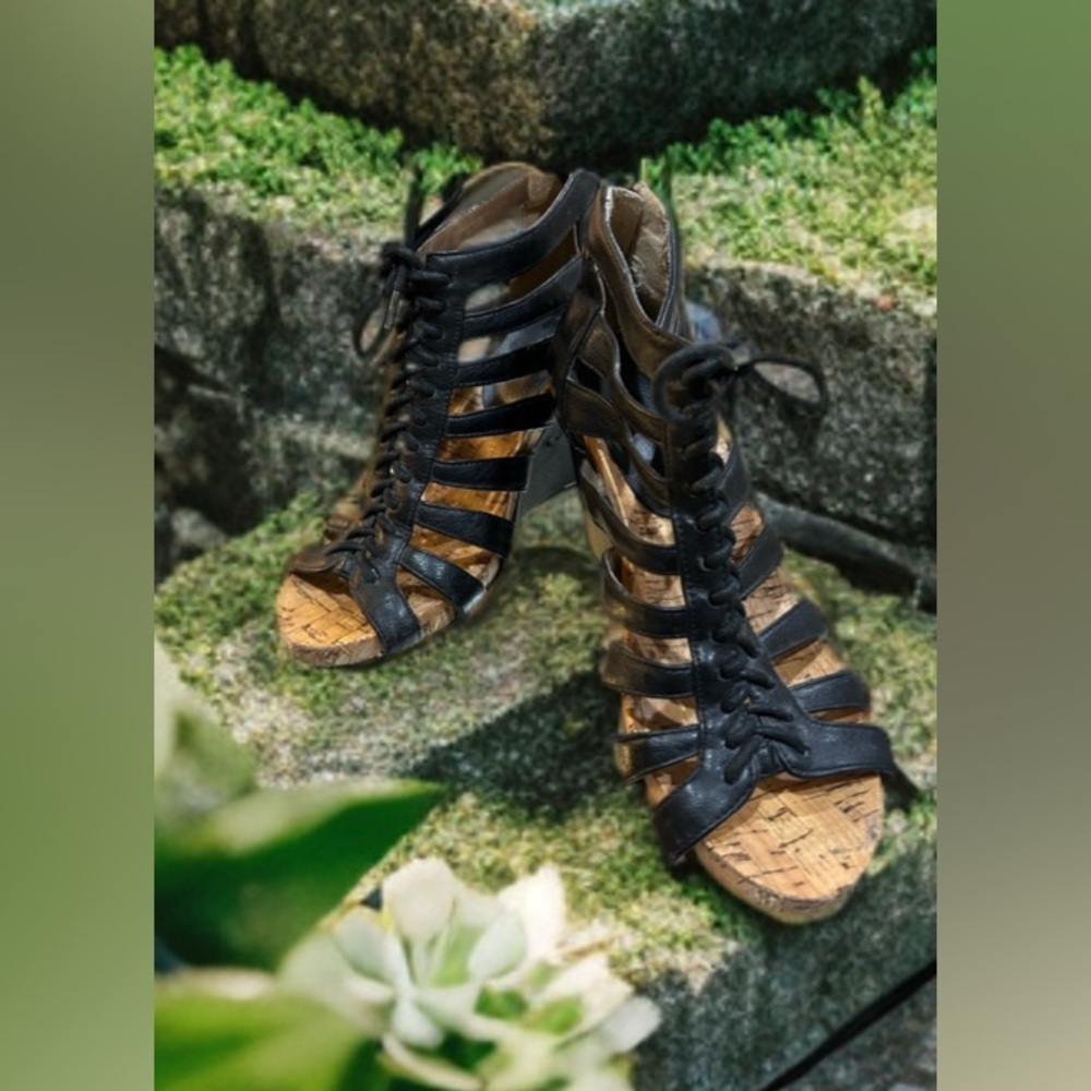 Vintage bcbg size 6.5 wedges​​